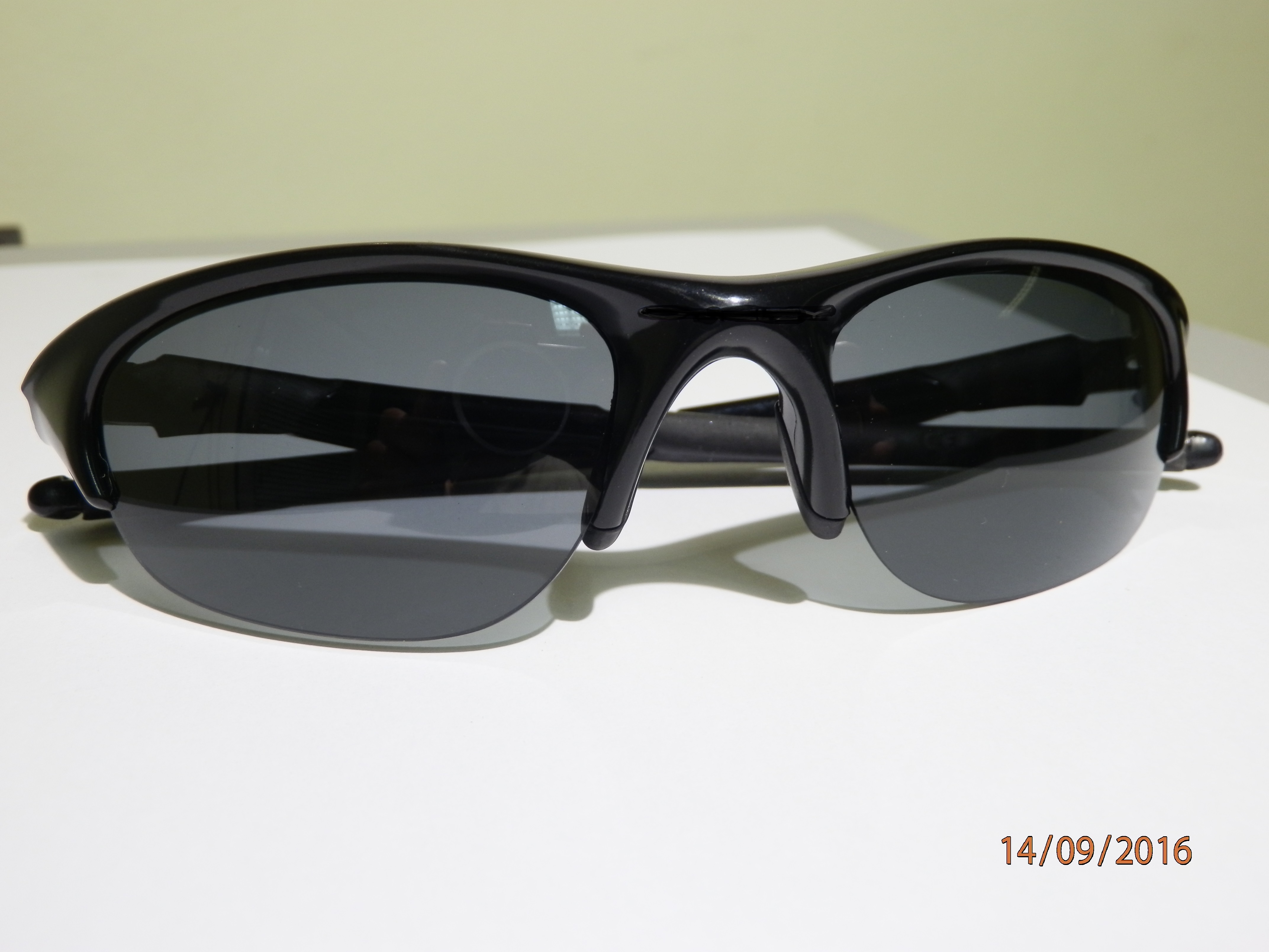 Examples of repaired sunglasses Lens cutting machine